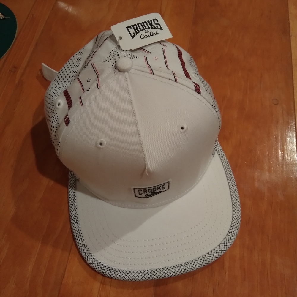 Crooks & Castles White cap w/pattern